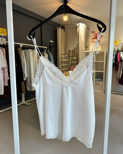 Lacy top white