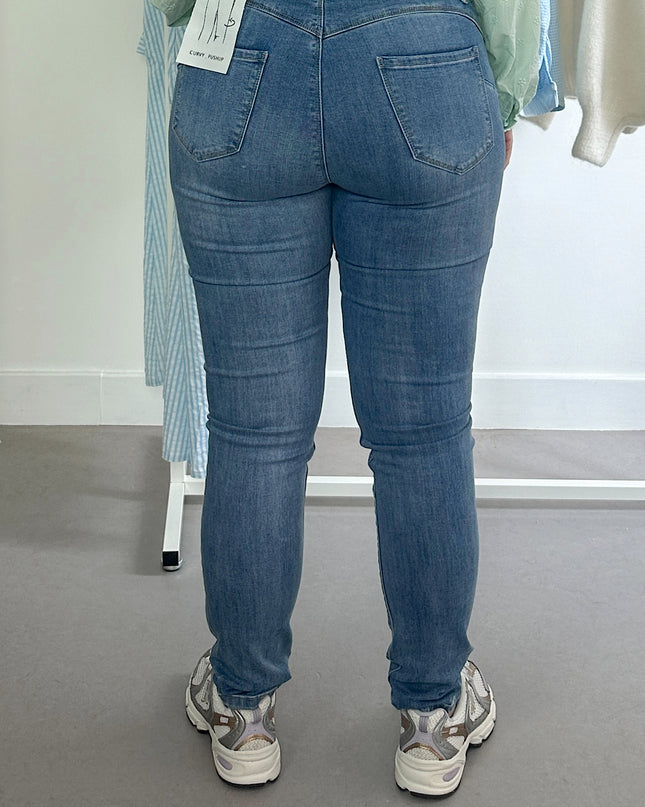 Chloe Curvy Jeans