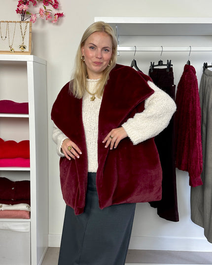 Sleeveless Fluffy Jacket Bordeaux