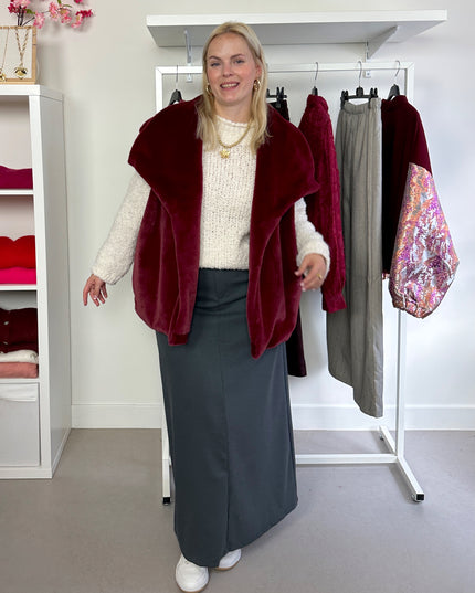 Sleeveless Fluffy Jacket Bordeaux