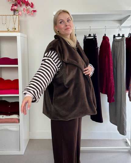 Sleeveless Fluffy Jacket Brown