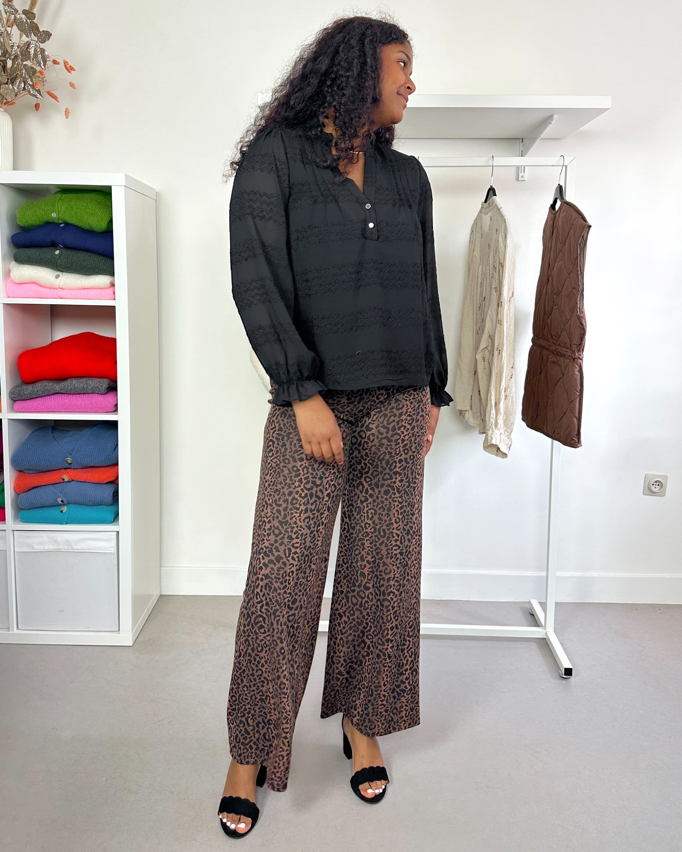 Blouse LongSleeve Black Detail