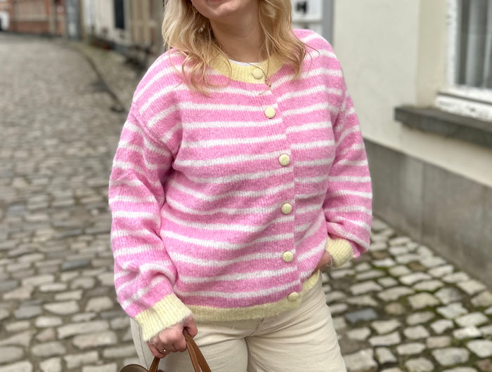 <h2>SOON ONLINE… 👀🎀</h2>