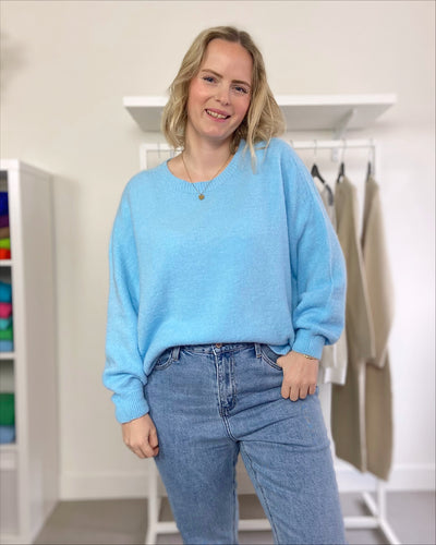 Light Blue Round Knit