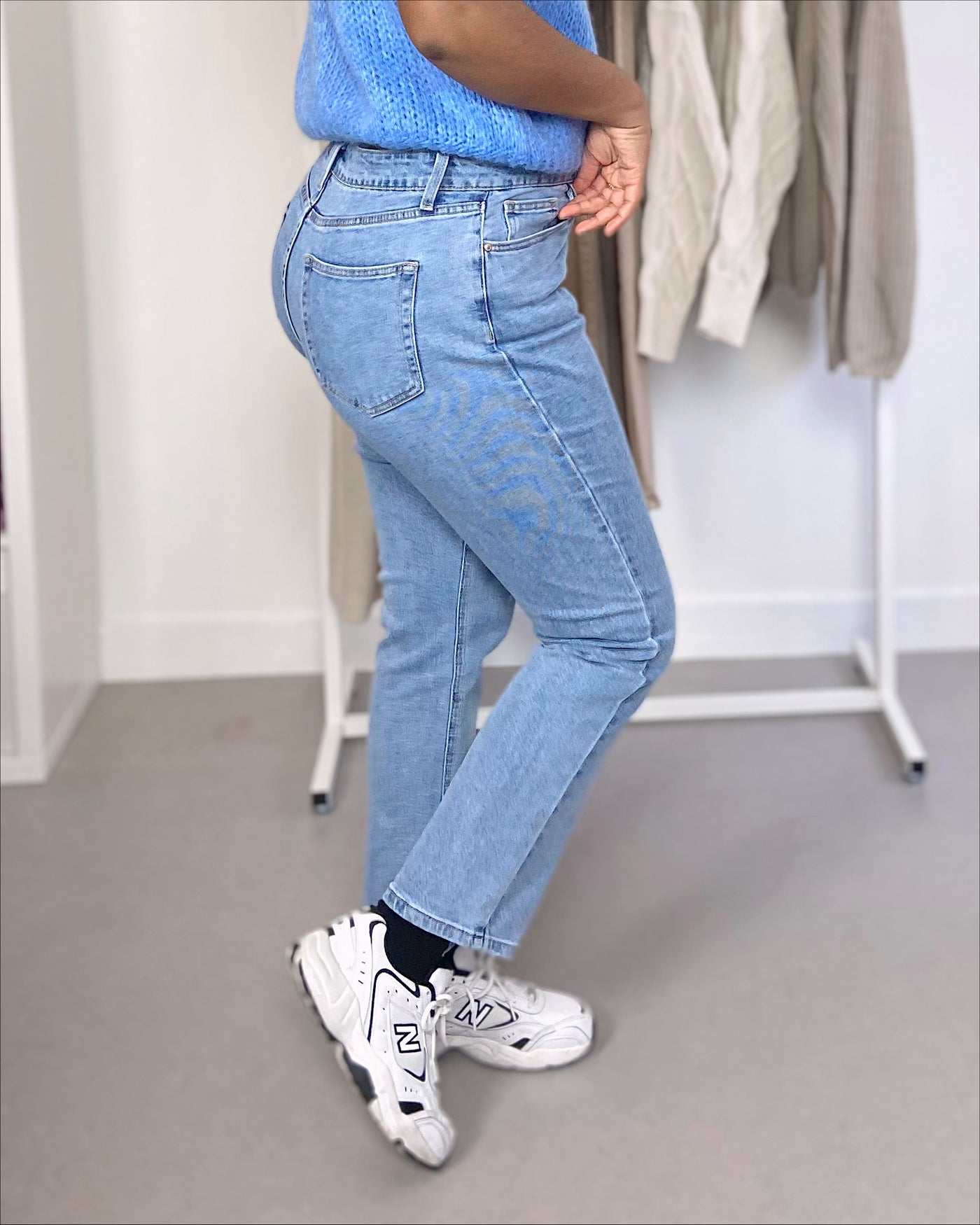 Curvy Straight Jeans Light Wash
